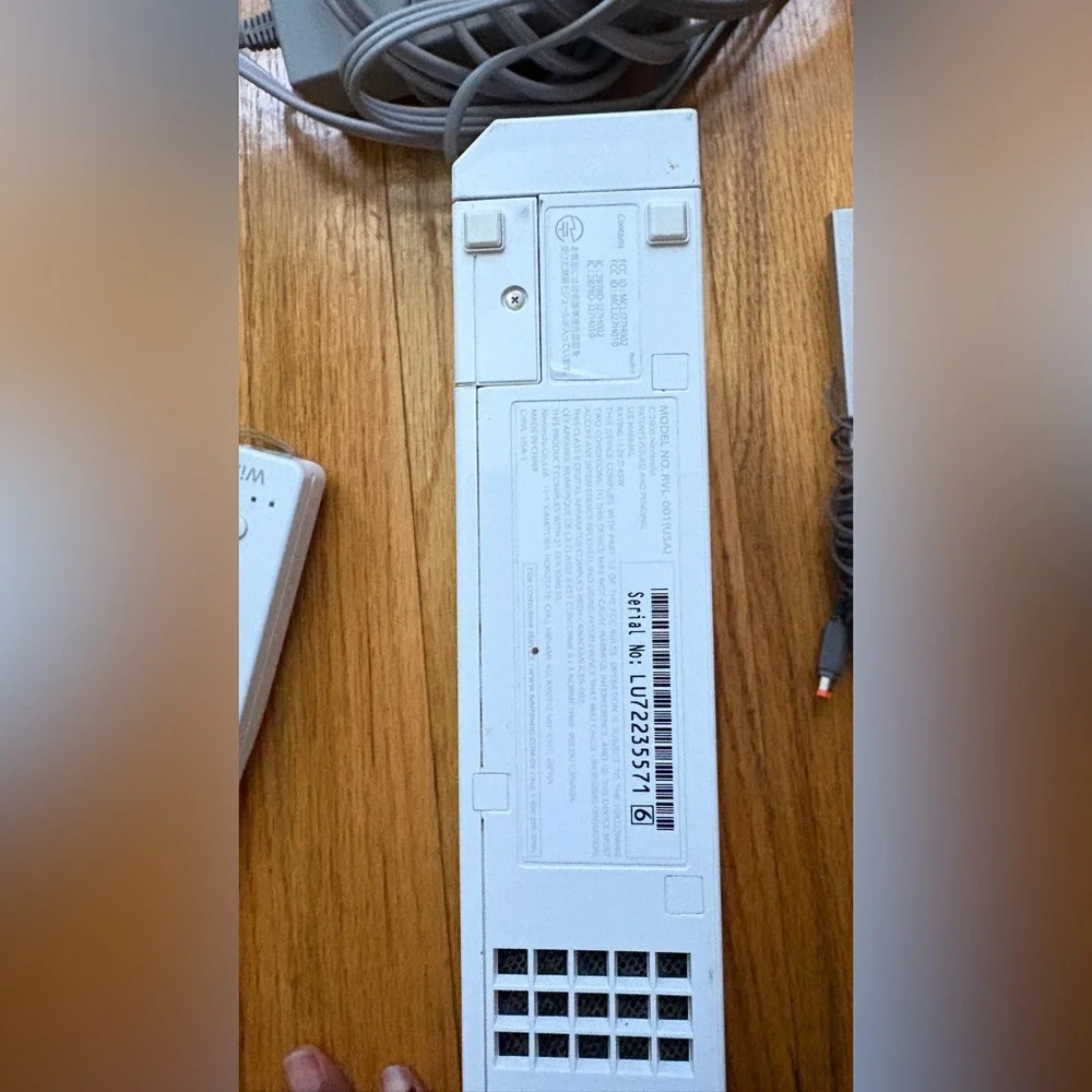 Nintendo Wii White Console Set with Remote and Mario kart